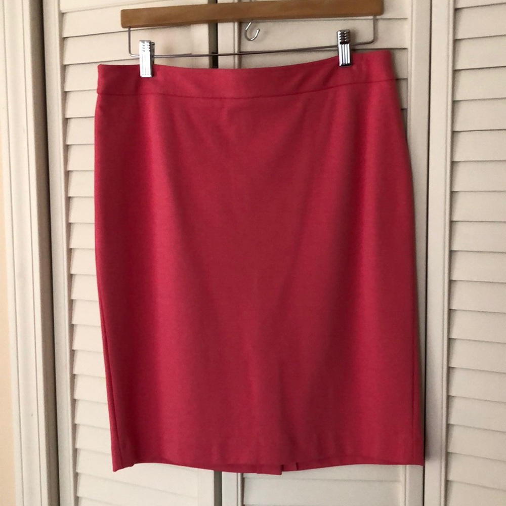 Pink stretch skirt